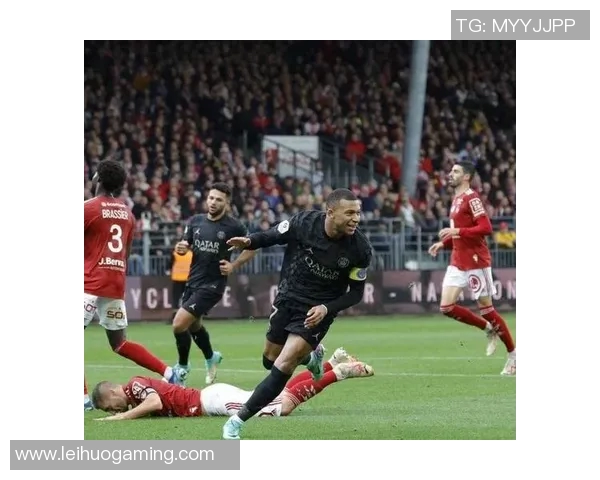 巴黎圣日耳曼大胜多特蒙德红牌事件引发全场热议与争议